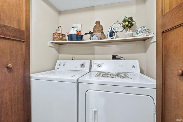 6021 Sawmill Woods Drive, Fort Wayne, IN 46835