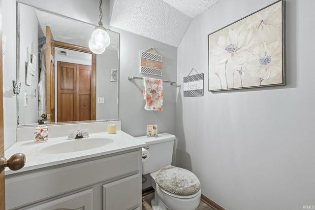 6021 Sawmill Woods Drive, Fort Wayne, IN 46835