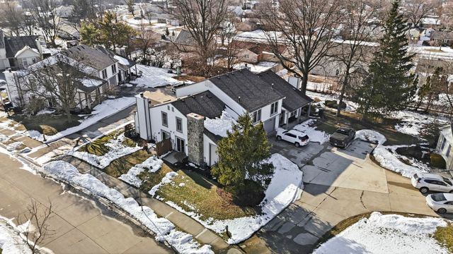 6021 Sawmill Woods Drive, Fort Wayne, IN 46835