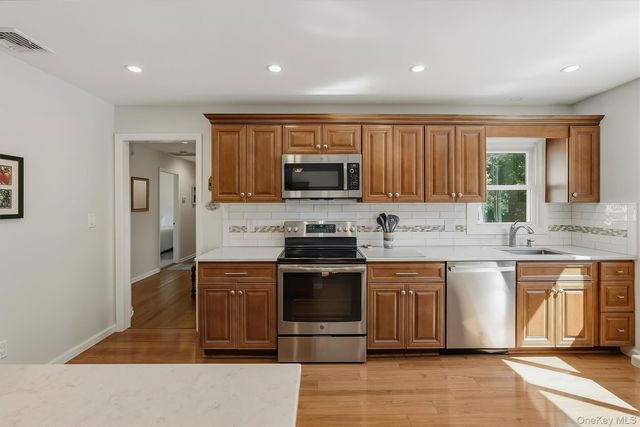 53 Greenwood Lane, Valhalla, NY 10595