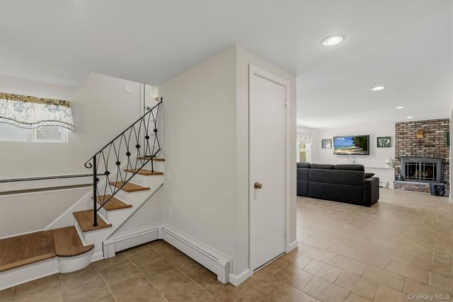 53 Greenwood Lane, Valhalla, NY 10595
