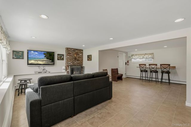 53 Greenwood Lane, Valhalla, NY 10595