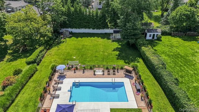 53 Greenwood Lane, Valhalla, NY 10595