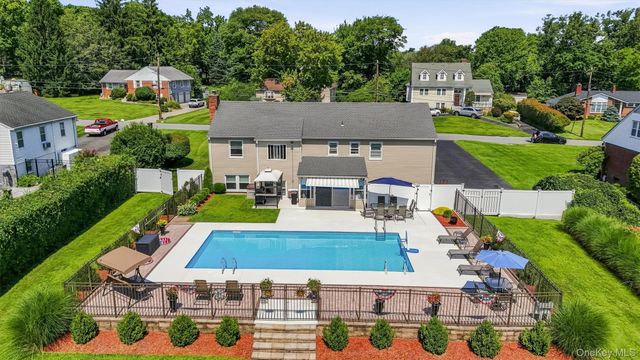 53 Greenwood Lane, Valhalla, NY 10595