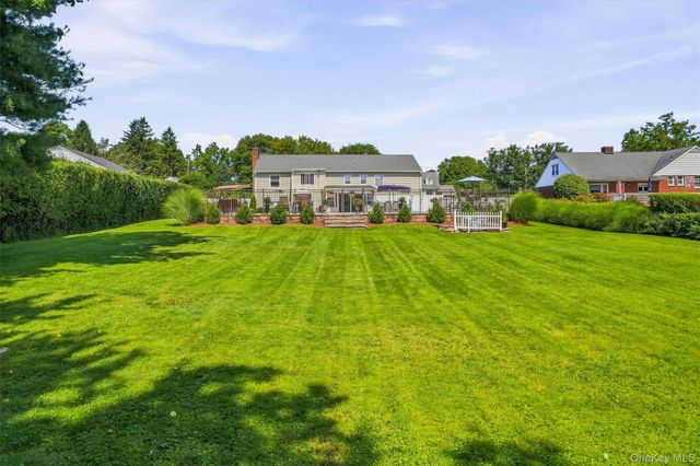 53 Greenwood Lane, Valhalla, NY 10595