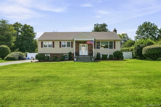 53 Greenwood Lane, Valhalla, NY 10595