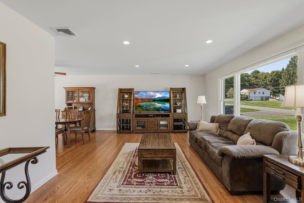 53 Greenwood Lane, Valhalla, NY 10595 — photo 3