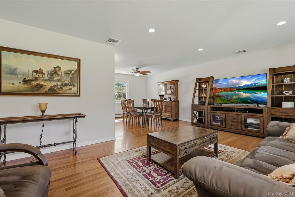 53 Greenwood Lane, Valhalla, NY 10595 — photo 4