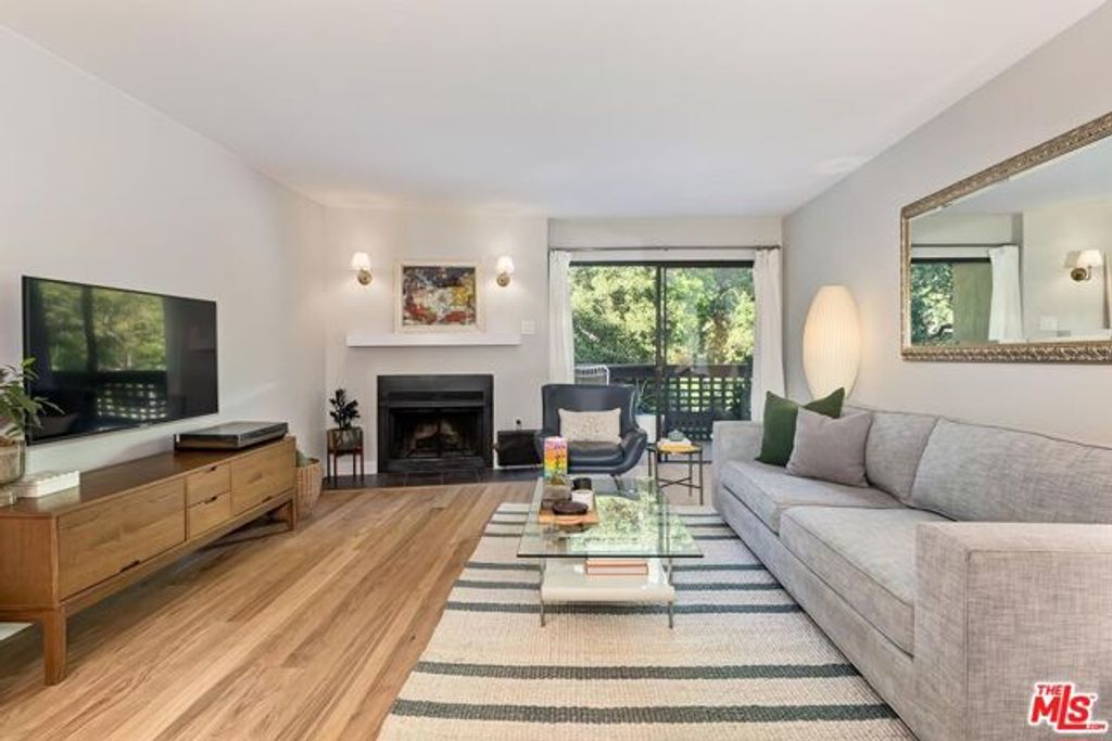 2018 Griffith Park Boulevard 215, Los Angeles, CA 90039