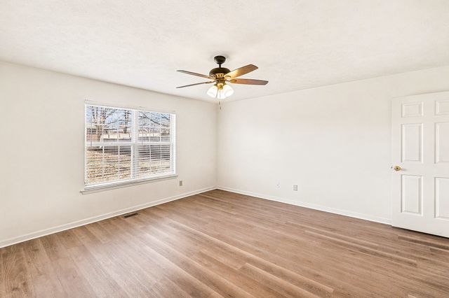 129 Candle Wood Dr, Hendersonville, TN 37075