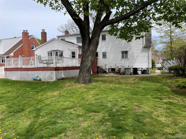 581 Grand Avenue, Lindenhurst, NY 11757