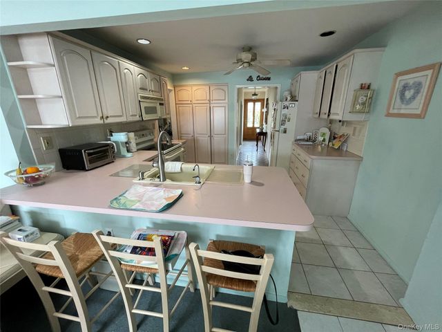 581 Grand Avenue, Lindenhurst, NY 11757