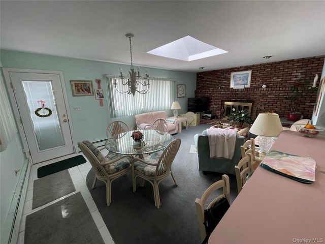 581 Grand Avenue, Lindenhurst, NY 11757