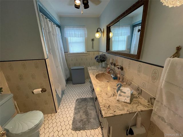 581 Grand Avenue, Lindenhurst, NY 11757