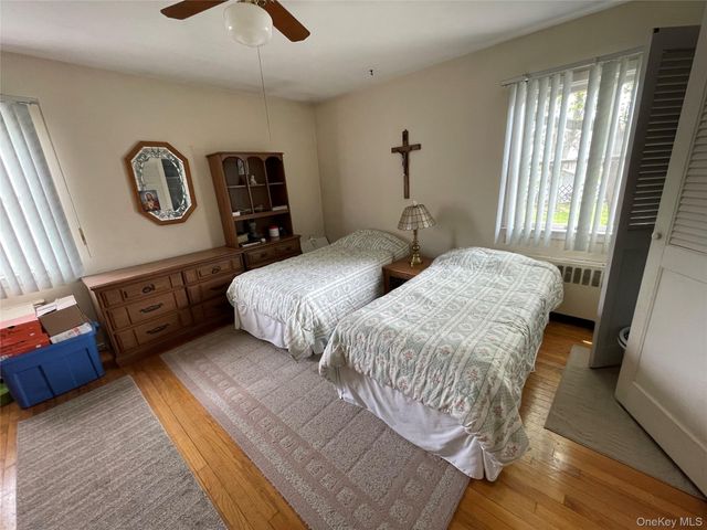 581 Grand Avenue, Lindenhurst, NY 11757