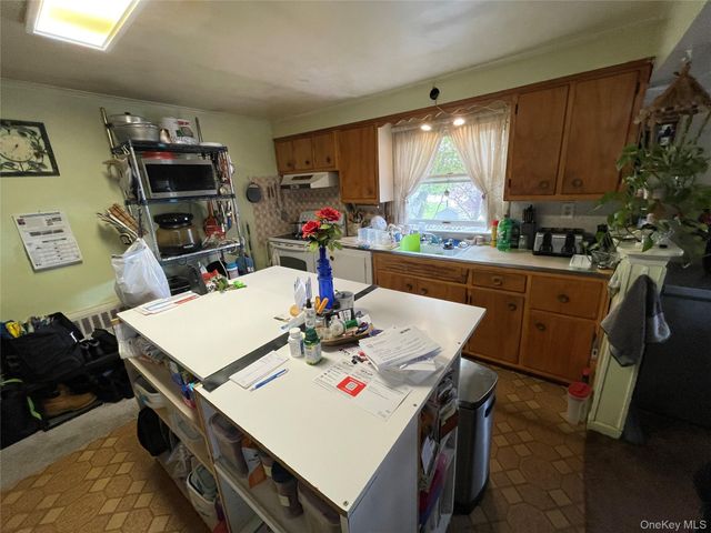581 Grand Avenue, Lindenhurst, NY 11757