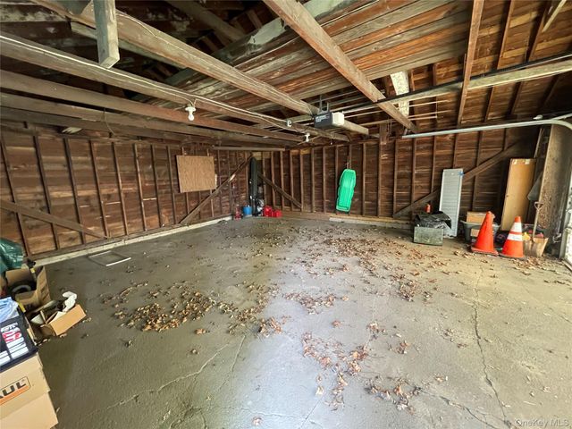 581 Grand Avenue, Lindenhurst, NY 11757