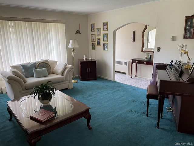 581 Grand Avenue, Lindenhurst, NY 11757