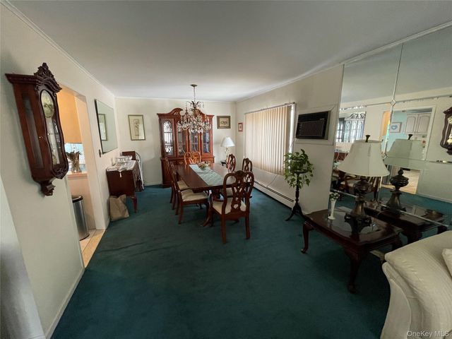 581 Grand Avenue, Lindenhurst, NY 11757