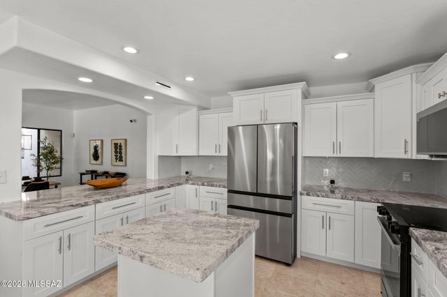 6420 N Regal Manor Drive, Tucson, AZ 85750