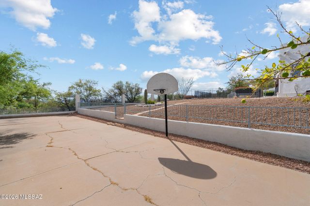 6420 N Regal Manor Drive, Tucson, AZ 85750