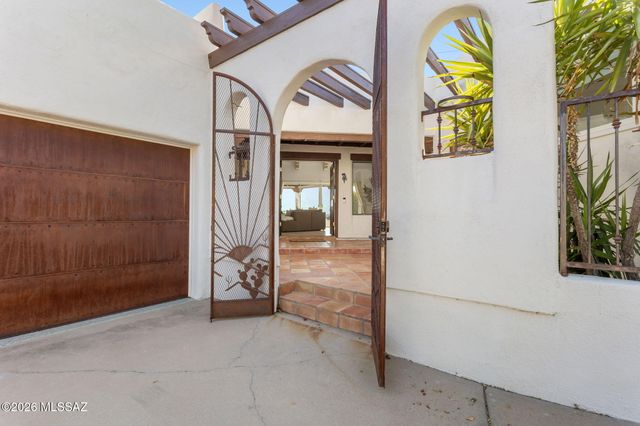 6420 N Regal Manor Drive, Tucson, AZ 85750