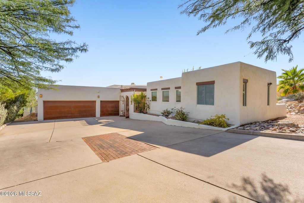 6420 N Regal Manor Drive, Tucson, AZ 85750