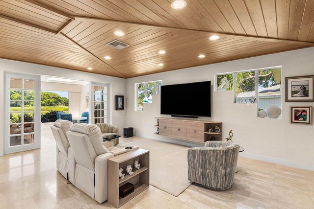 35 Estate Drive, Boynton Beach, FL 33436