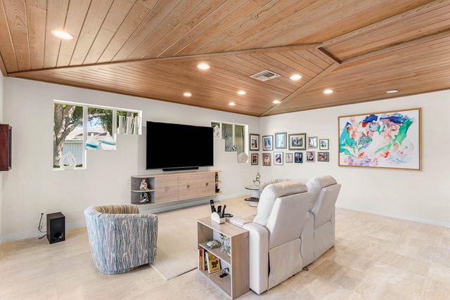 35 Estate Drive, Boynton Beach, FL 33436