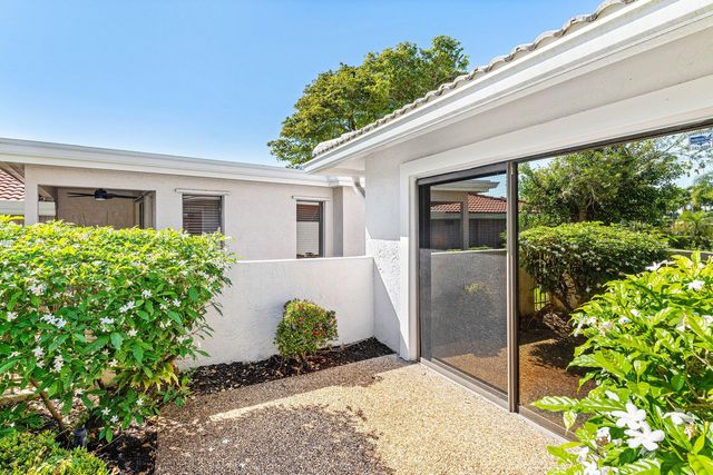 35 Estate Drive, Boynton Beach, FL 33436