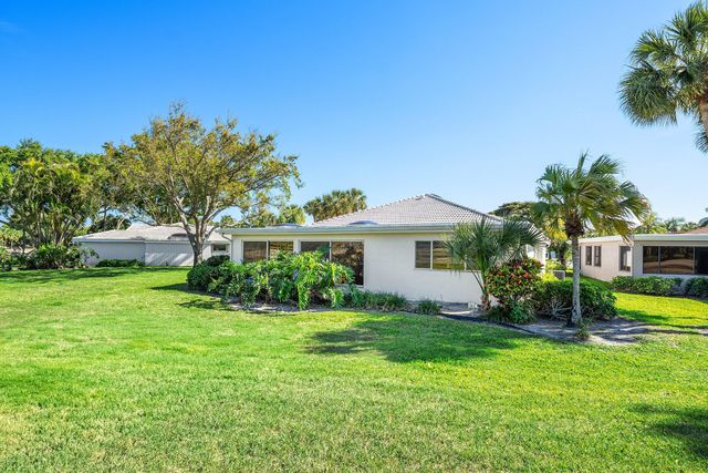 35 Estate Drive, Boynton Beach, FL 33436