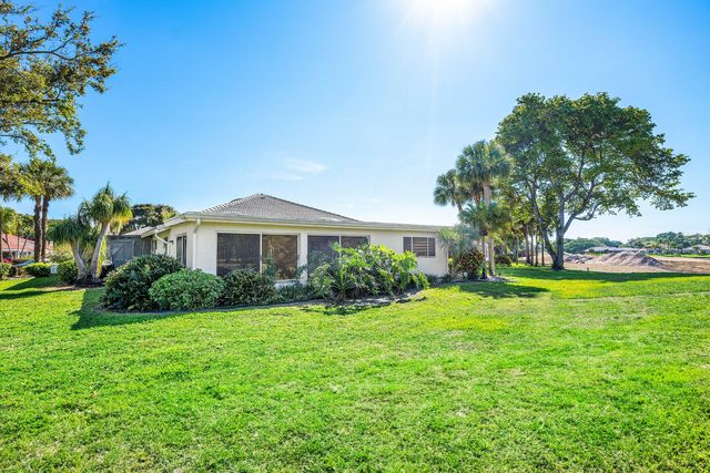 35 Estate Drive, Boynton Beach, FL 33436