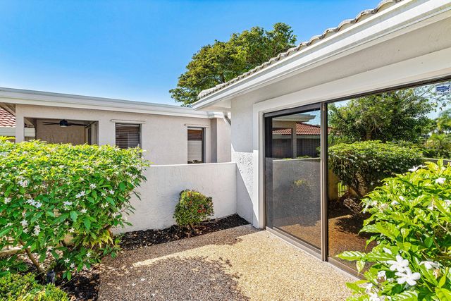 35 Estate Drive, Boynton Beach, FL 33436