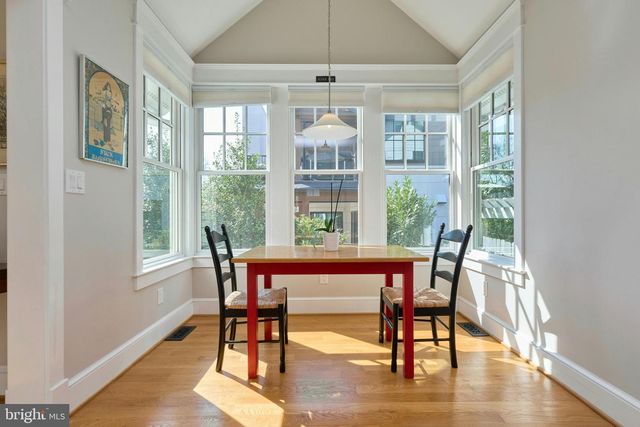 1243 N STUART ST, Arlington, VA 22201