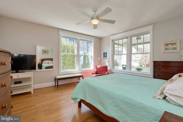 1243 N STUART ST, Arlington, VA 22201