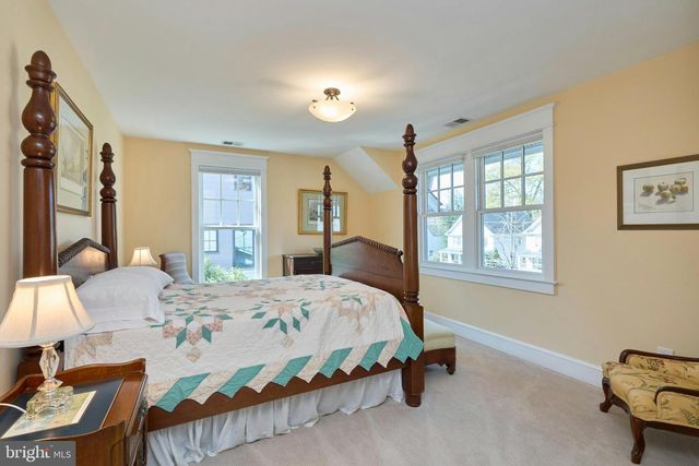 1243 N STUART ST, Arlington, VA 22201