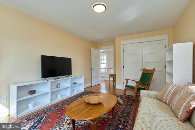 1243 N STUART ST, Arlington, VA 22201