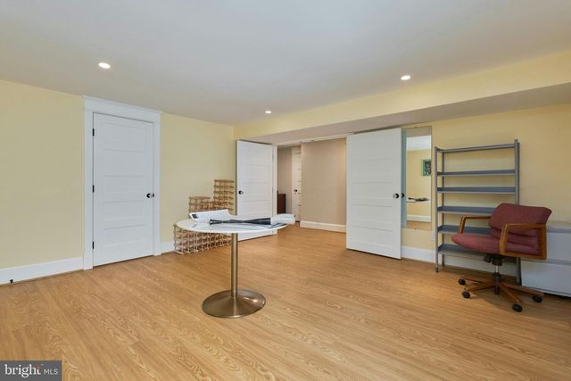 1243 N STUART ST, Arlington, VA 22201