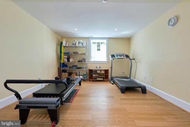 1243 N STUART ST, Arlington, VA 22201