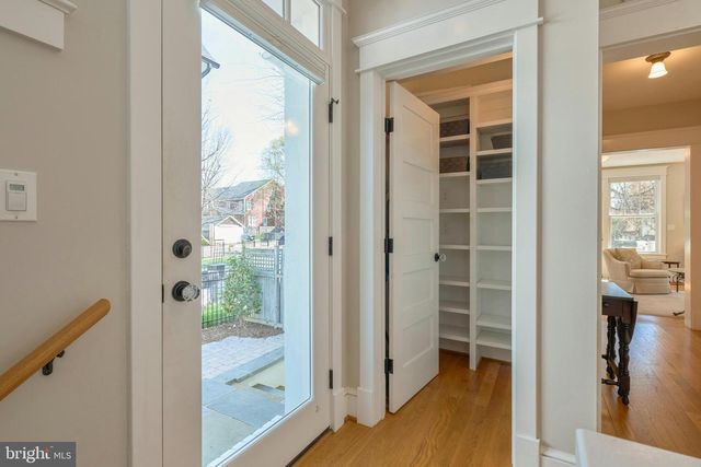 1243 N STUART ST, Arlington, VA 22201