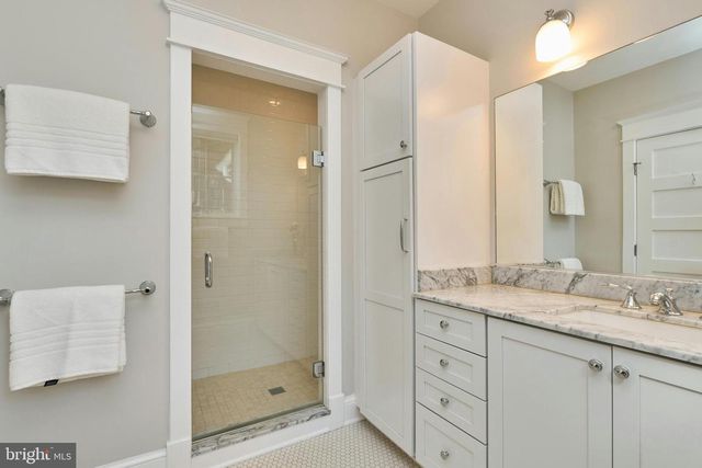 1243 N STUART ST, Arlington, VA 22201