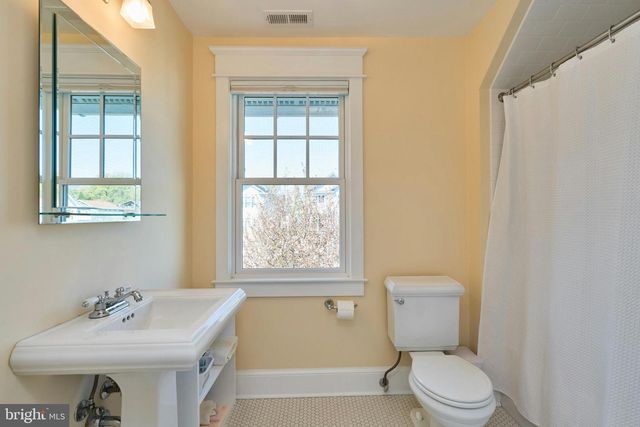 1243 N STUART ST, Arlington, VA 22201