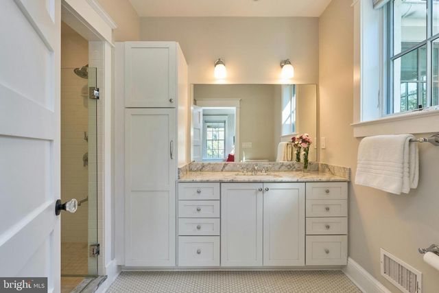 1243 N STUART ST, Arlington, VA 22201