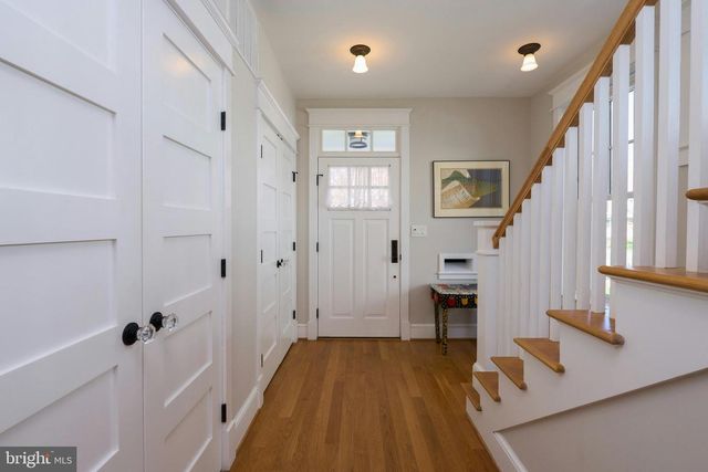 1243 N STUART ST, Arlington, VA 22201