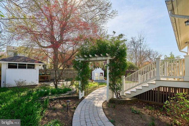 1243 N STUART ST, Arlington, VA 22201