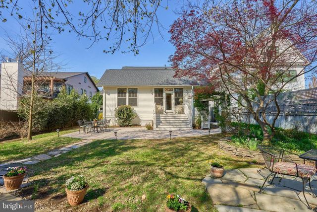 1243 N STUART ST, Arlington, VA 22201