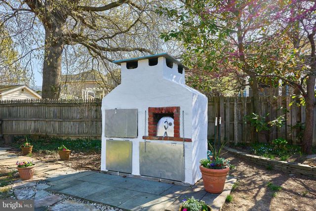 1243 N STUART ST, Arlington, VA 22201