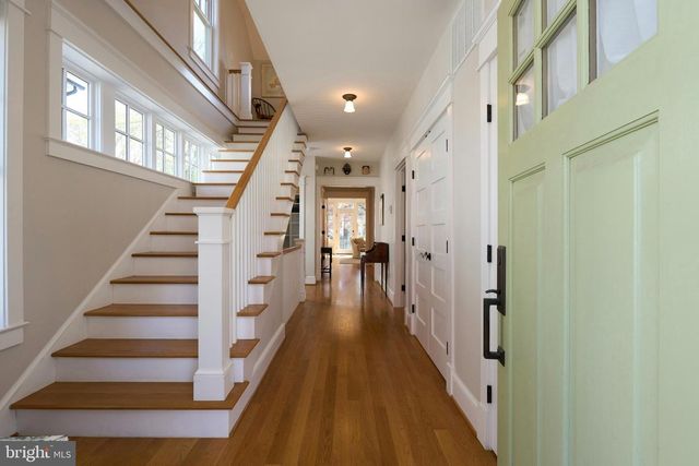 1243 N STUART ST, Arlington, VA 22201