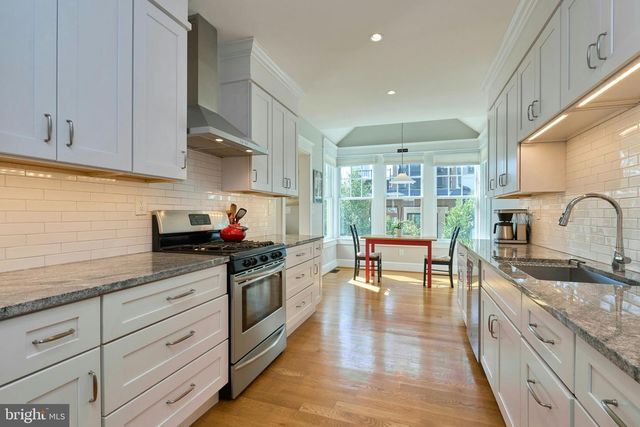 1243 N STUART ST, Arlington, VA 22201