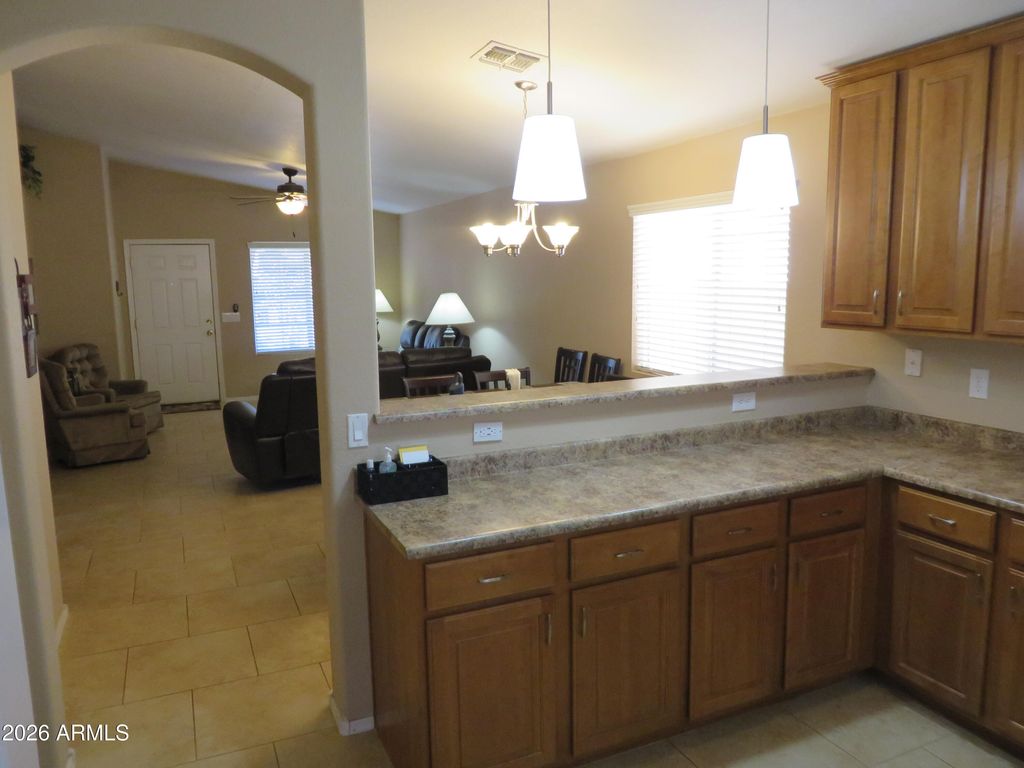 Image 10 of property listing at 4757 E MEADOW CREEK Way, San Tan Valley, AZ 85140